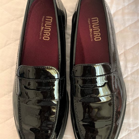 MUNRO BLACK PATENT LEATHER LOAFERS - Picture 5 of 6